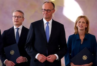【国際】ドイツが不法移民入国拒否へ　メルケル氏の難民に寛容な措置を